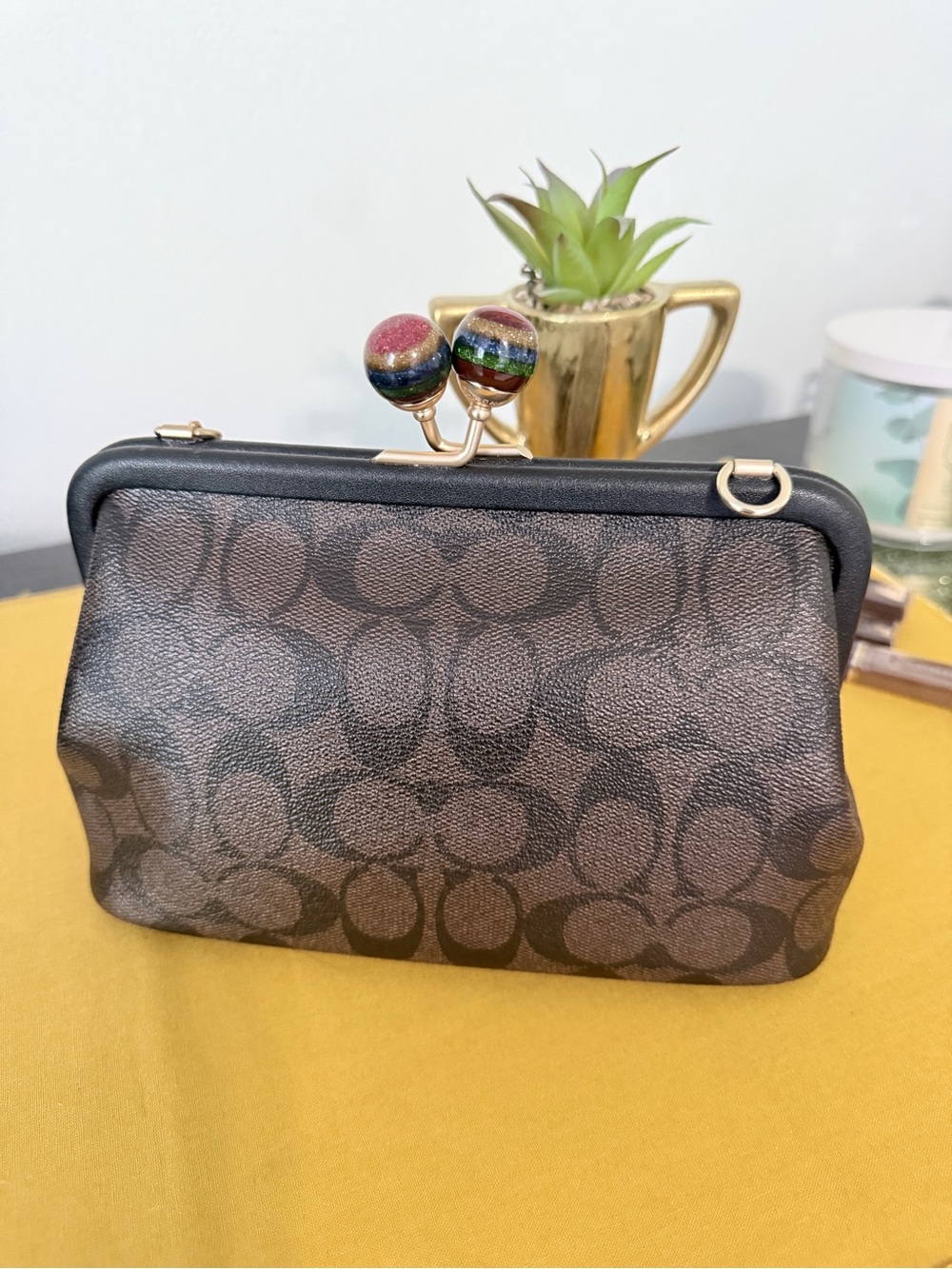 Black Kisslock Crossbody - Picture 6 of 16